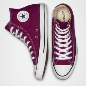 Chuck Taylor All Star
UNISEX HIGH TOP SHOE M9613